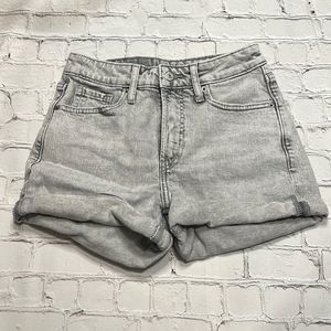 HIGH RISE STRAIGHT DENIM SHORTS